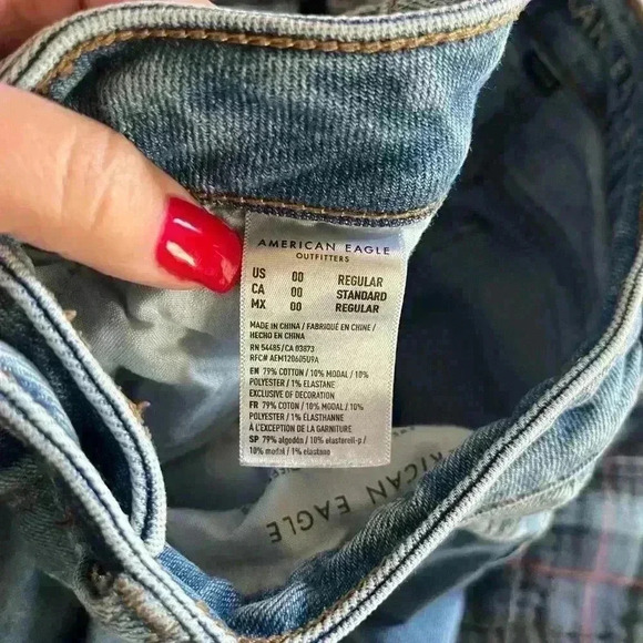 (EUC) American Eagle Medium Wash Jeans Size 00 - Picture 9 of 9